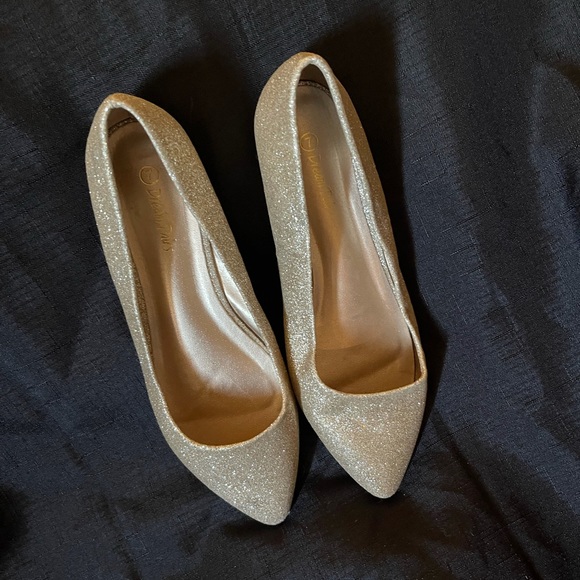 Sparkly gold flats size 7 - Picture 5 of 8